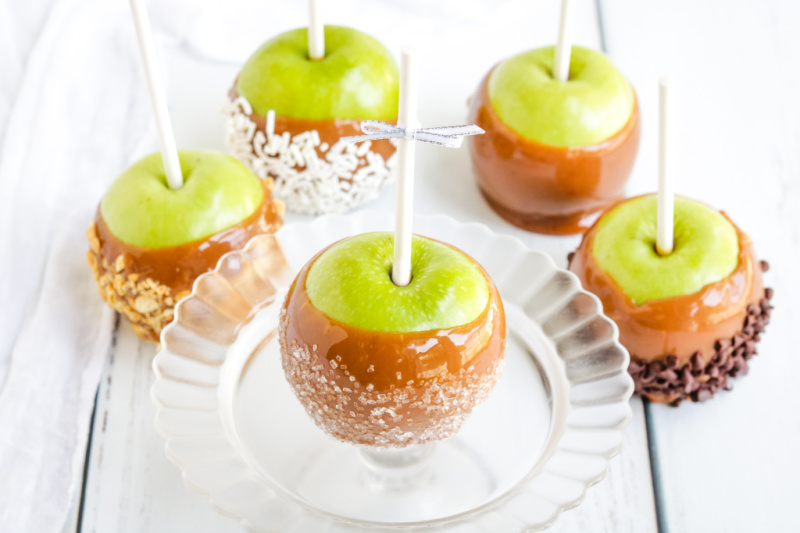 Delicious Homemade Caramel Apples - Oh My Creative