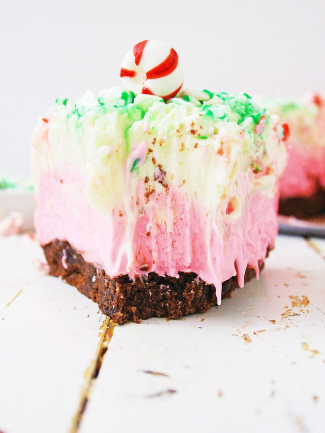 Christmas Peppermint Brownie Bottom Cheesecake