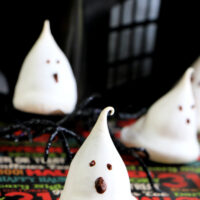 These ghost meringues are finish with the perfect scary background for Halloween!