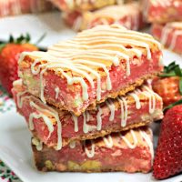 These strawberry cookie bars have 3 incredible and rich layers.