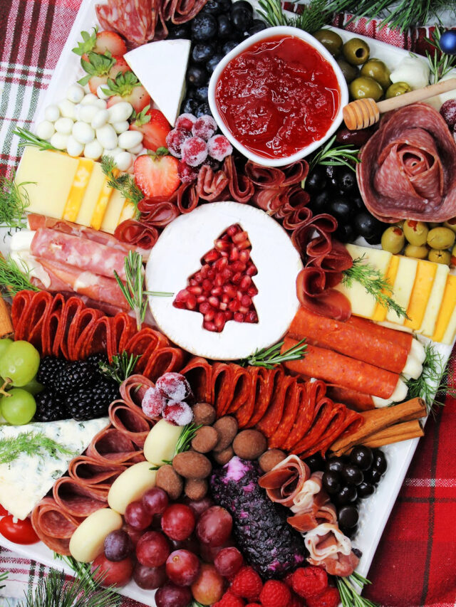 Christmas Holiday Charcuterie Board