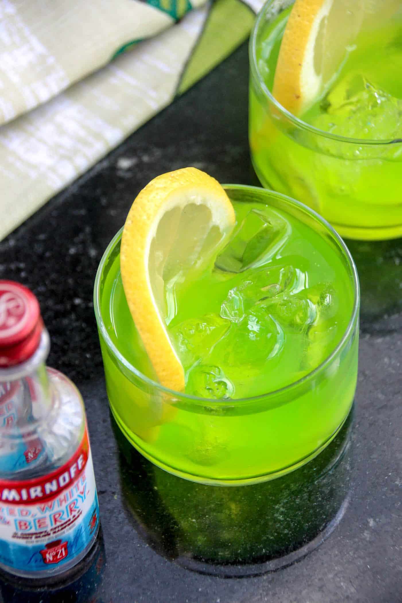 Green Halloween Cocktails - Oh My Creative